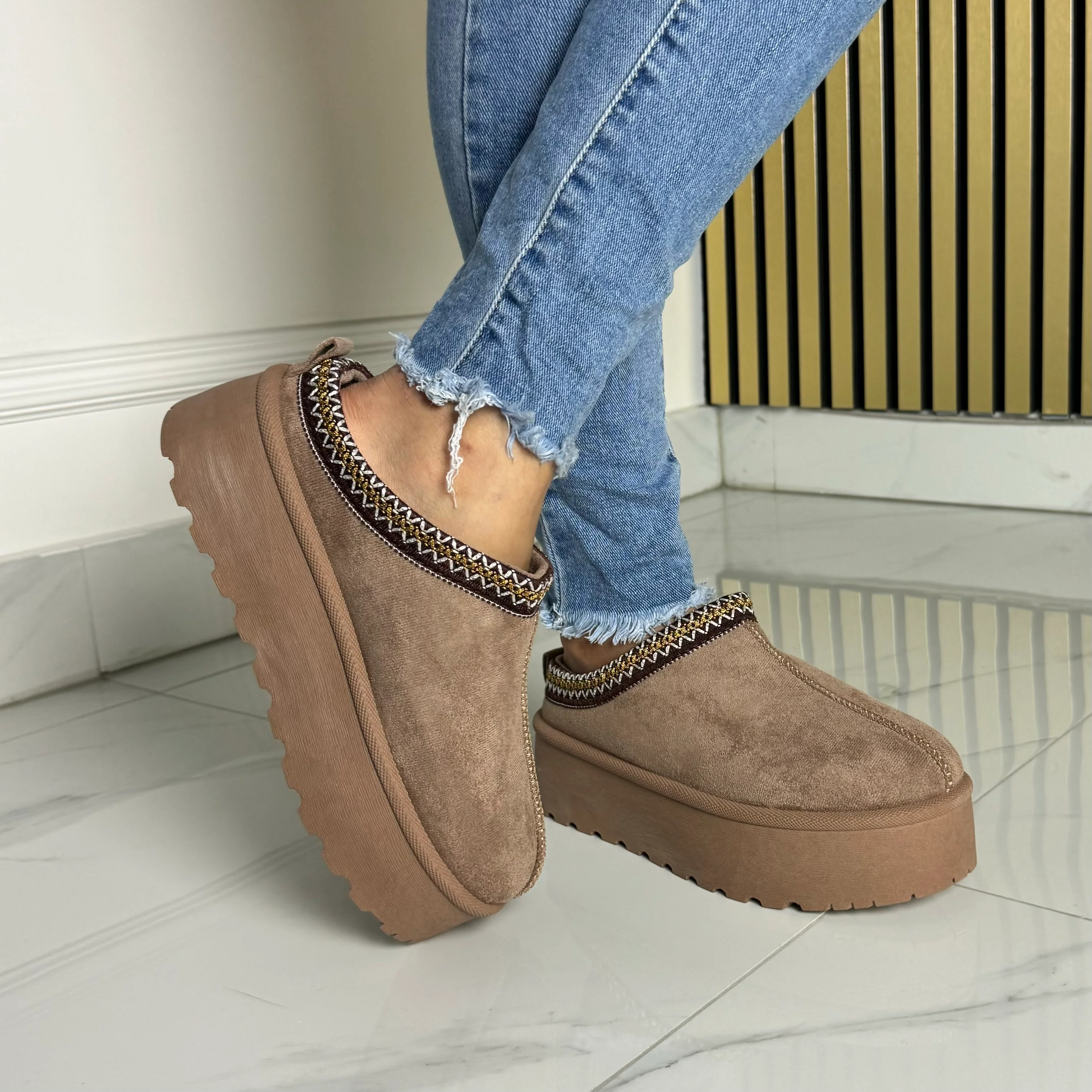 Famous 5CM Platform Taswoman Khaki S320 - Image 9